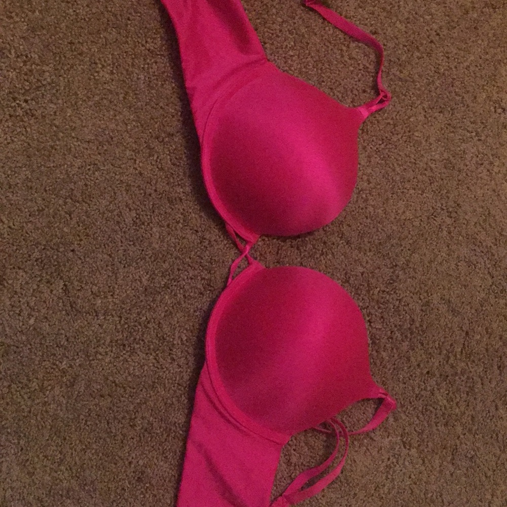 Victoria’s Secret bombshell bra